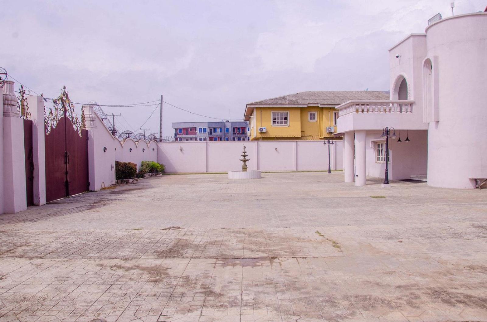 Large 4 Bedroom Villa With 2 Bedroom Guest House In Owode Ibese, Ikorodu Exterior photo